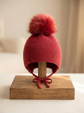 Cappello in lana con ponpon in pelliccia vera